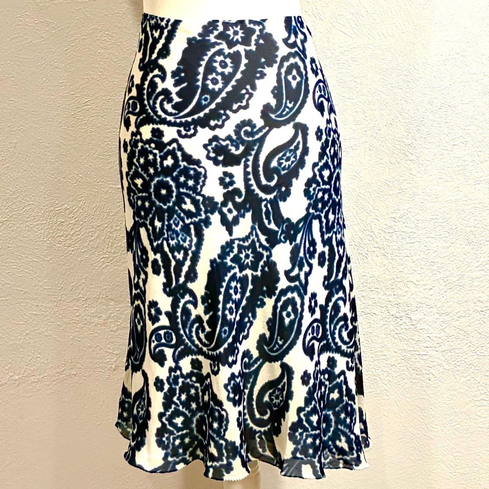 Anne Klein Silk Fit and Flare Paisley Skirt, Side Buttons, Size10, Fully Lined